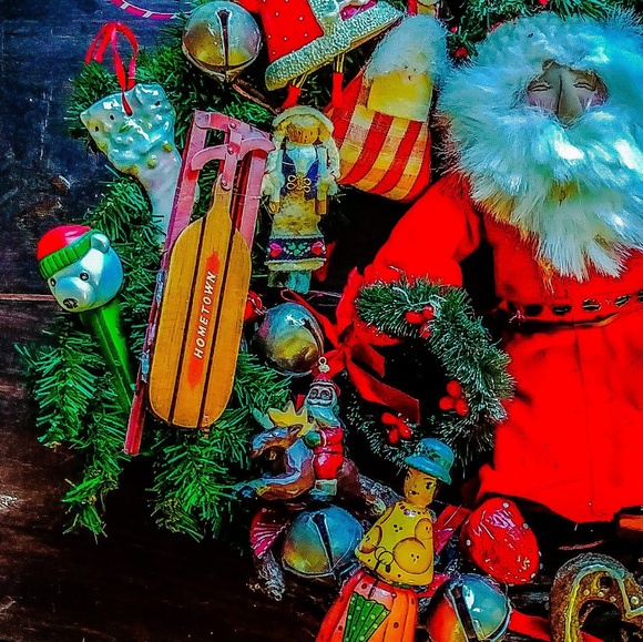 VINTAGE ORNAMENT WREATH HANDCRAFTED COLLECTABLE - Picture 7 of 7